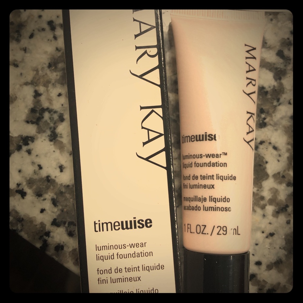 Mary Kay Luminous Foundation